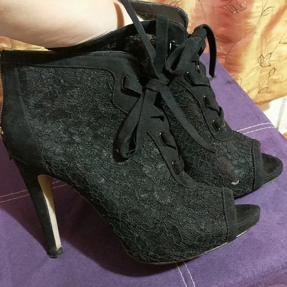Shoes - Picture 4 of 5